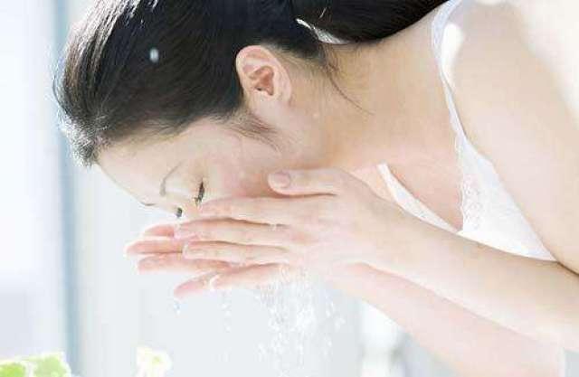 洗脸的正确方法视频,轻松掌握洗脸正确方法